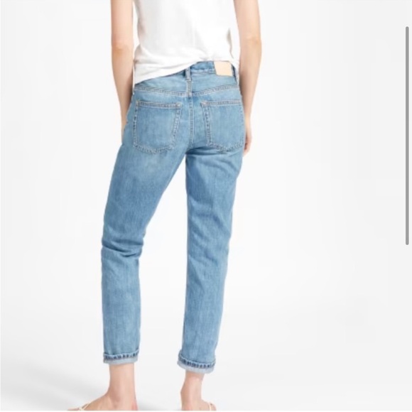 Everlane The Super-Soft Relaxed Straight Leg Jean in Vintage Light Blue - Picture 3 of 6
